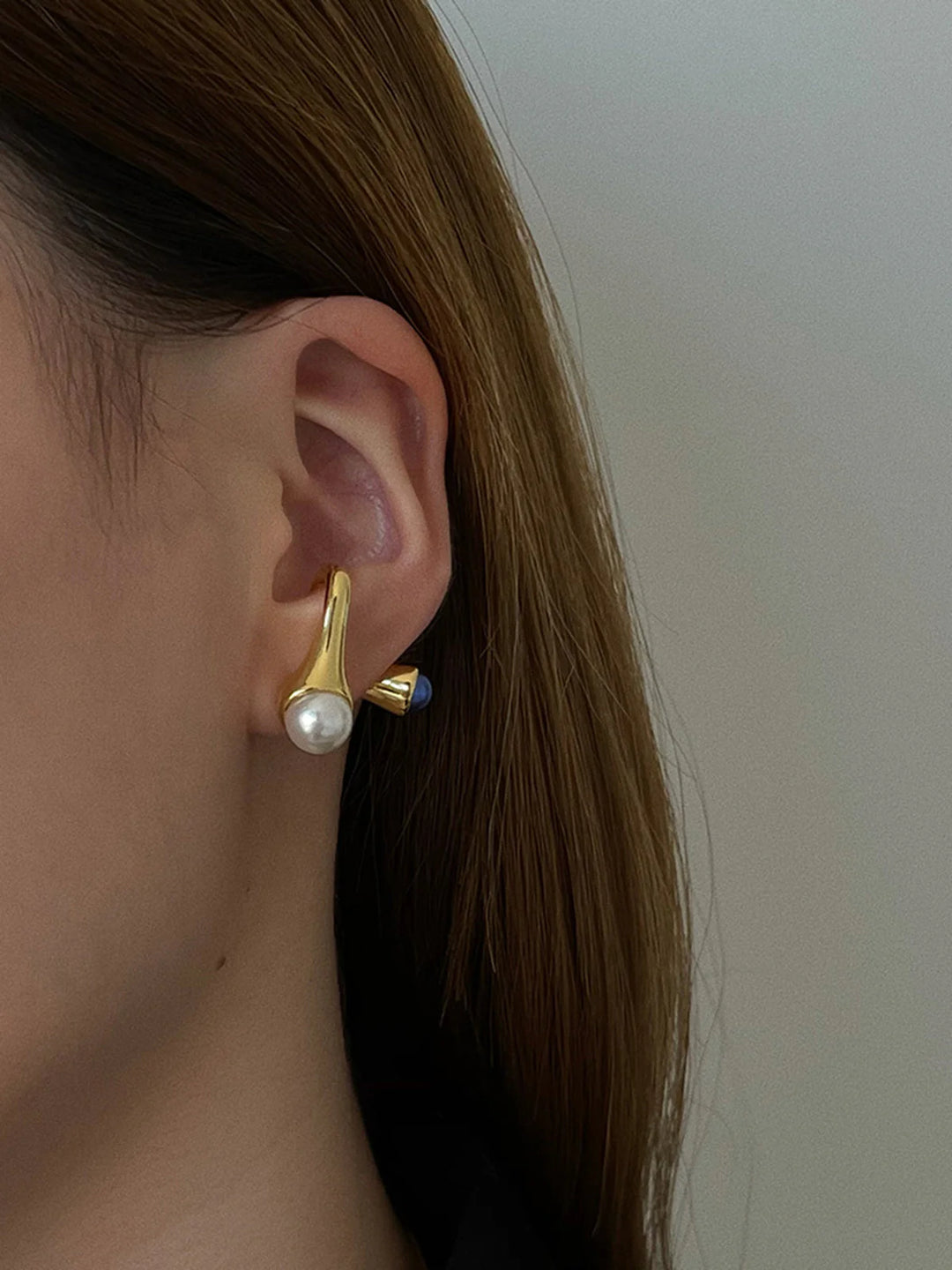 Simona | One-Piece Stacking Pearl Golden Earrings